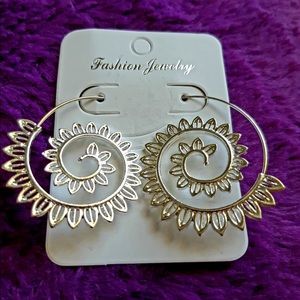 Silver leaves spiral earrings